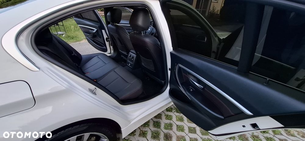 BMW Seria 3 330i Sport Line - 26