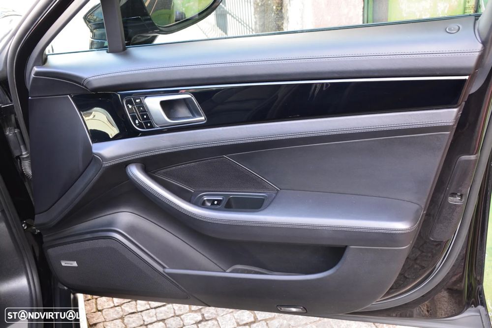 Porsche Panamera 4 S - 48