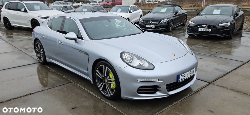 Porsche Panamera - 1