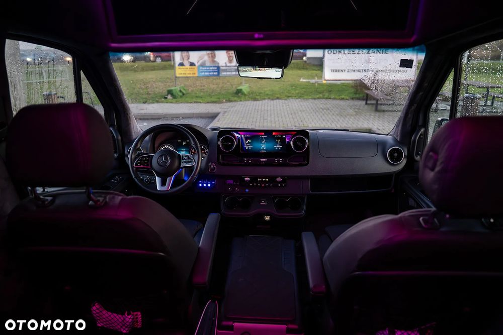 Mercedes-Benz Sprinter 907.235 - 11