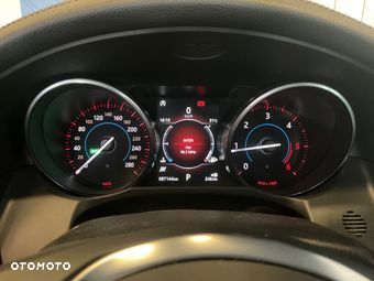 Jaguar XF 20d AWD Portfolio - 12