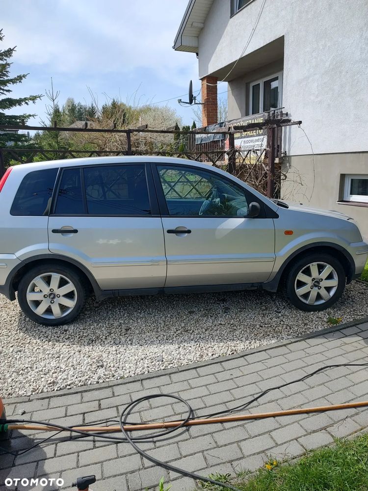 Ford Fusion 1.6 + - 7