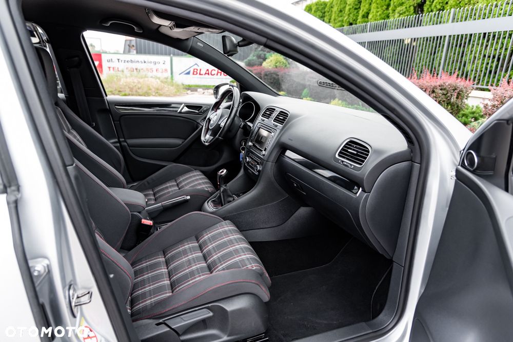 Volkswagen Golf 2.0 GTI - 23