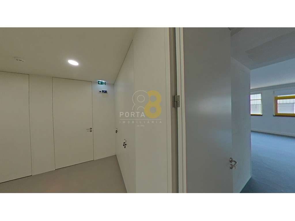 Escritório inserido no Centro Empresarial do Porto a pouco minutos ... - Grande imagem: 2/33