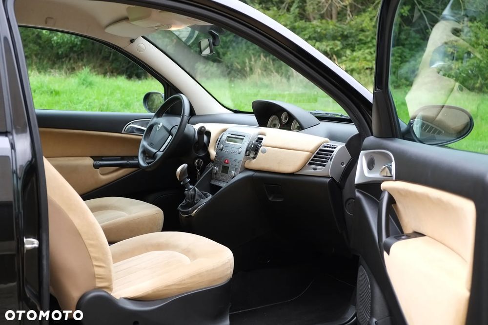 Lancia Ypsilon 1.4 8V Oro (4 os.) - 9