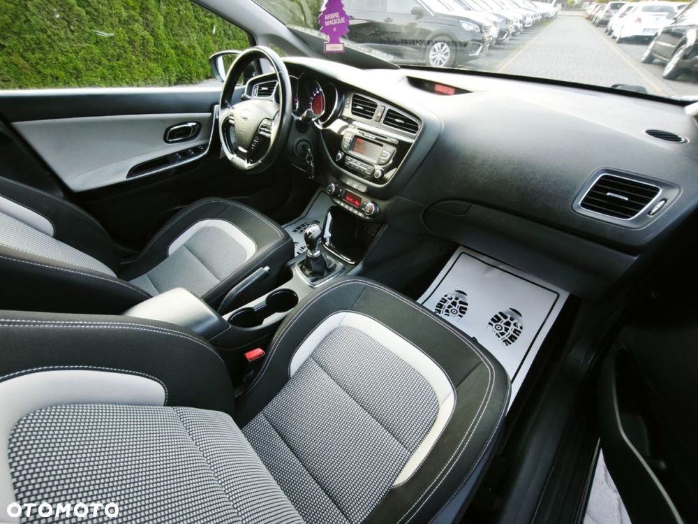 Kia Ceed - 9