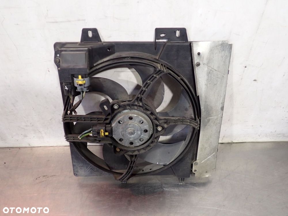 WENTYLATOR CHŁODNICY PEUGEOT 207   8240503 9662872380 - 1