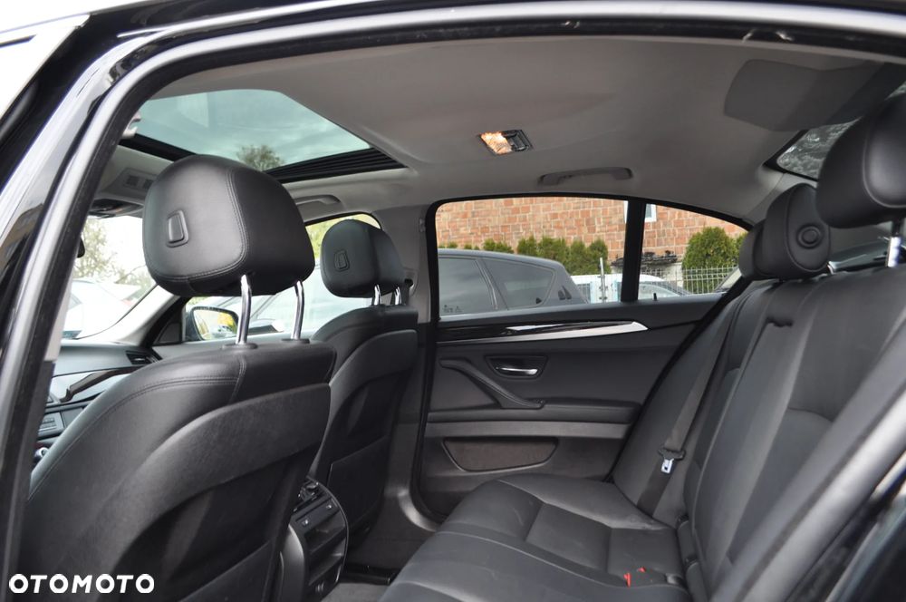 BMW Seria 5 528i xDrive Sport-Aut Modern Line - 31