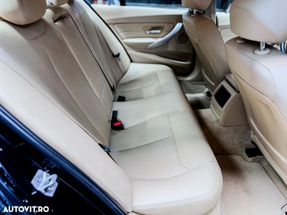 BMW Seria 3 320d Aut. Blue Performance Luxury Line - 24