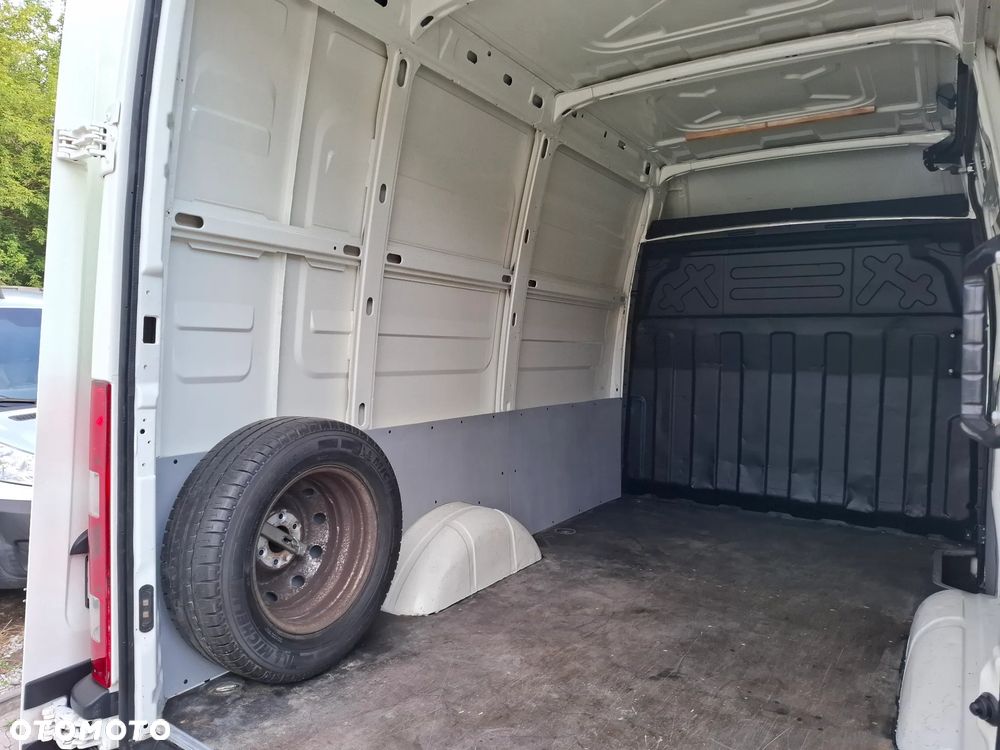 Iveco Daily 35S13 L2H2 ŚREDNIAK Klima HAK 3500KG - 24
