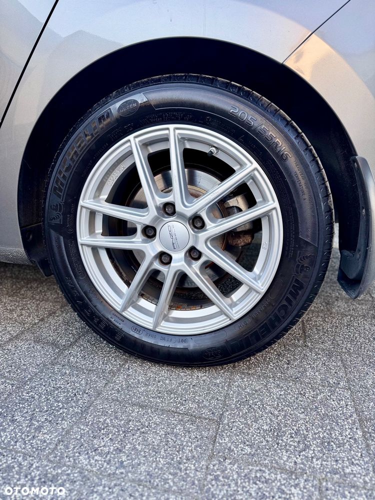Kia Carens - 21