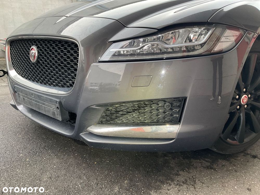 Jaguar XF 30d Prestige - 8