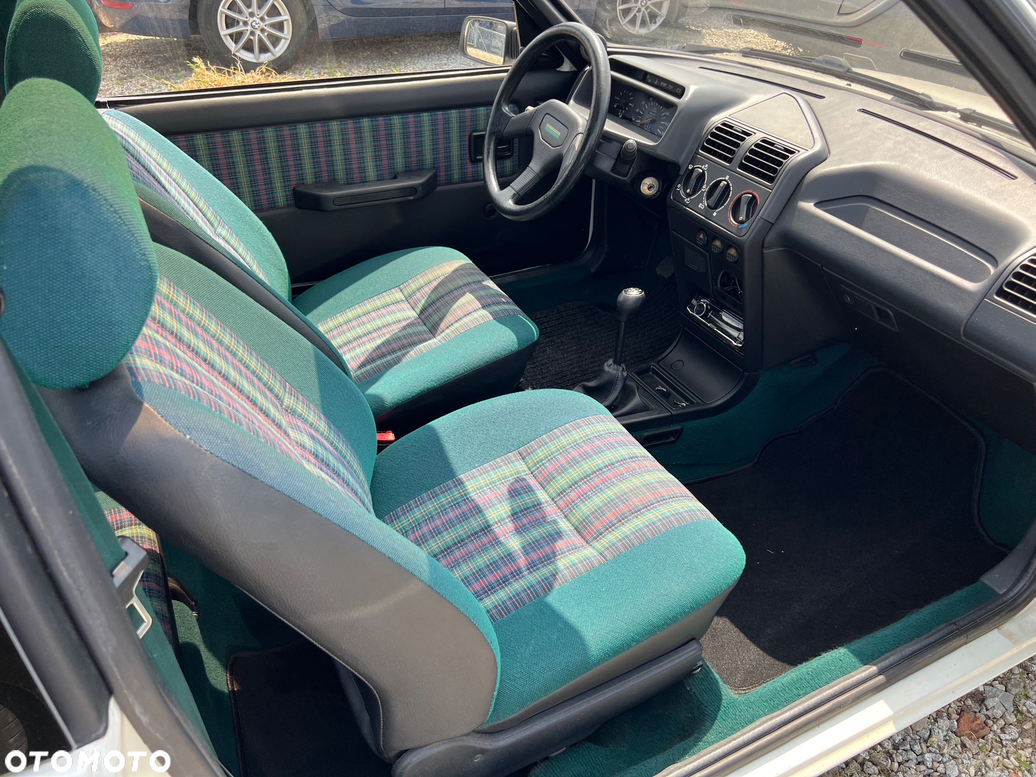 Peugeot 205 - 6