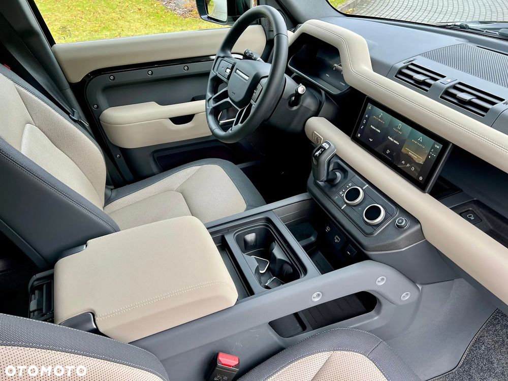 Land Rover Defender 3.0 D300 mHEV X-Dynamic SE - 23