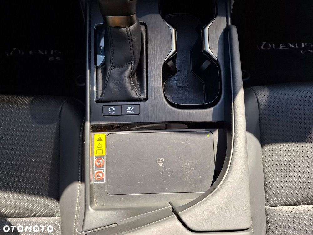 Lexus ES 300h Business Edition - 28