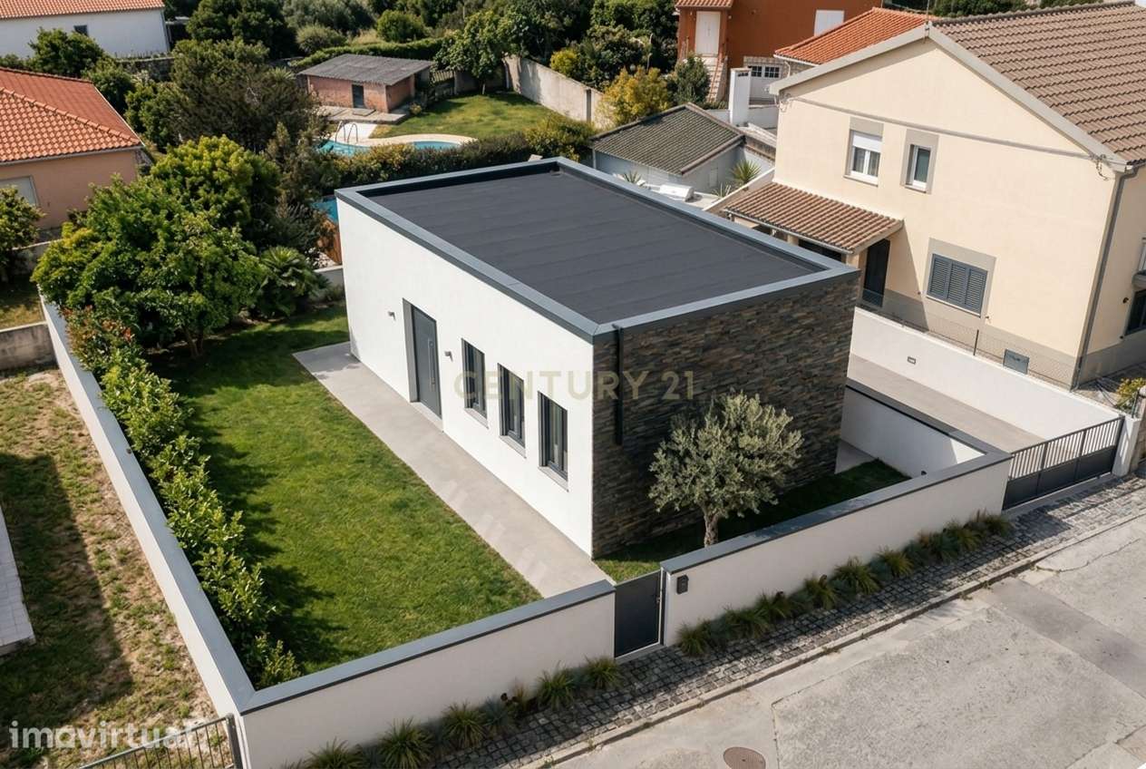 Moradia T3 Térrea Contemporânea com Piscina e Zona Lounge Exterior em - Grande imagem: 2/12