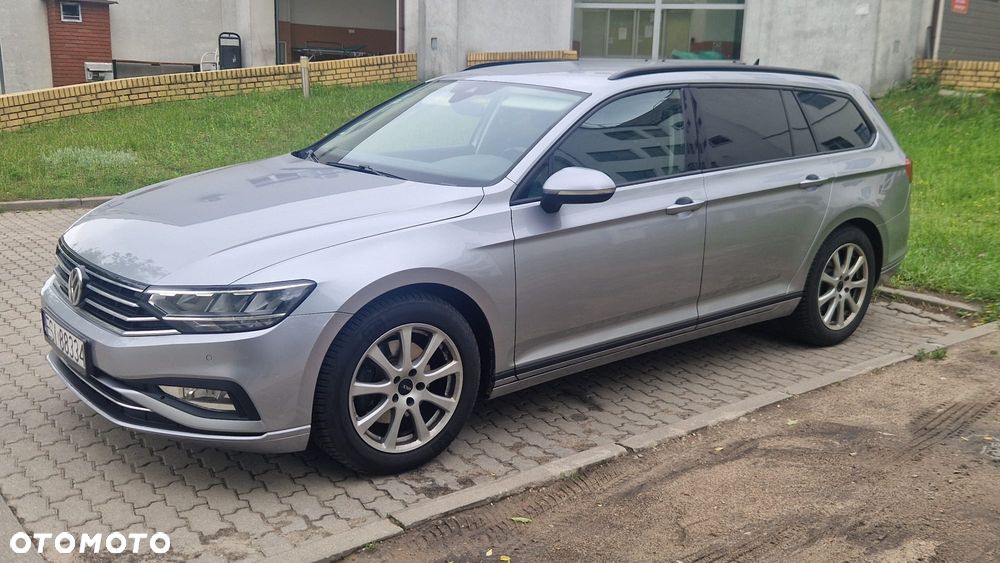 Volkswagen Passat - 1