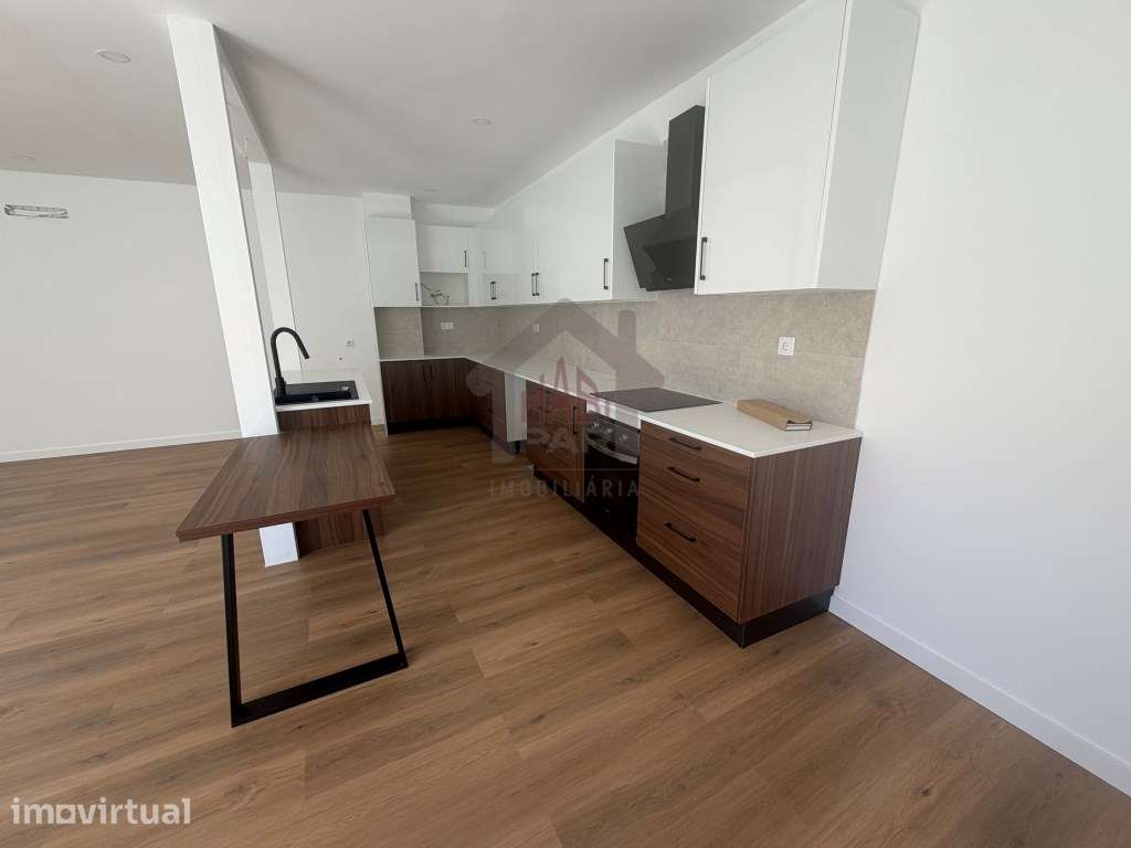 Excelente Moradia T3+1 Centro de Benavente Baixa de Preço - Grande imagem: 4/23