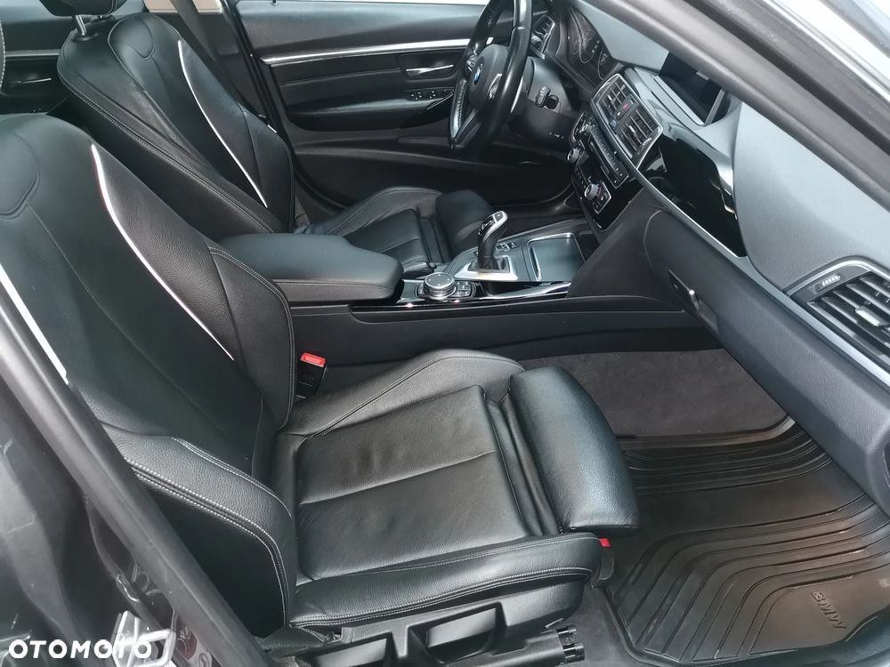 BMW Seria 3 330i xDrive Luxury Line - 23