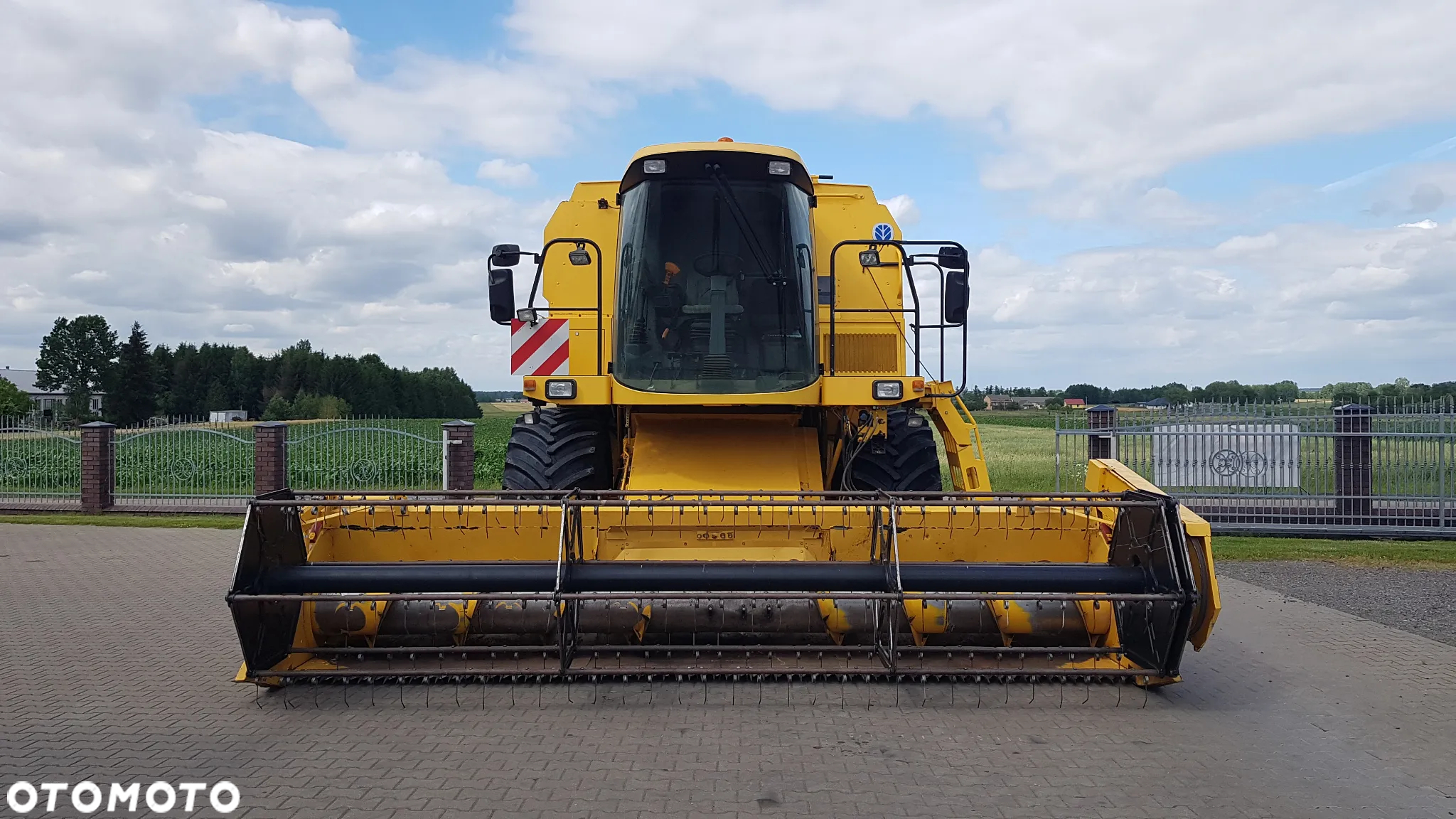 New Holland TX 64 PLUS 2001R - 17