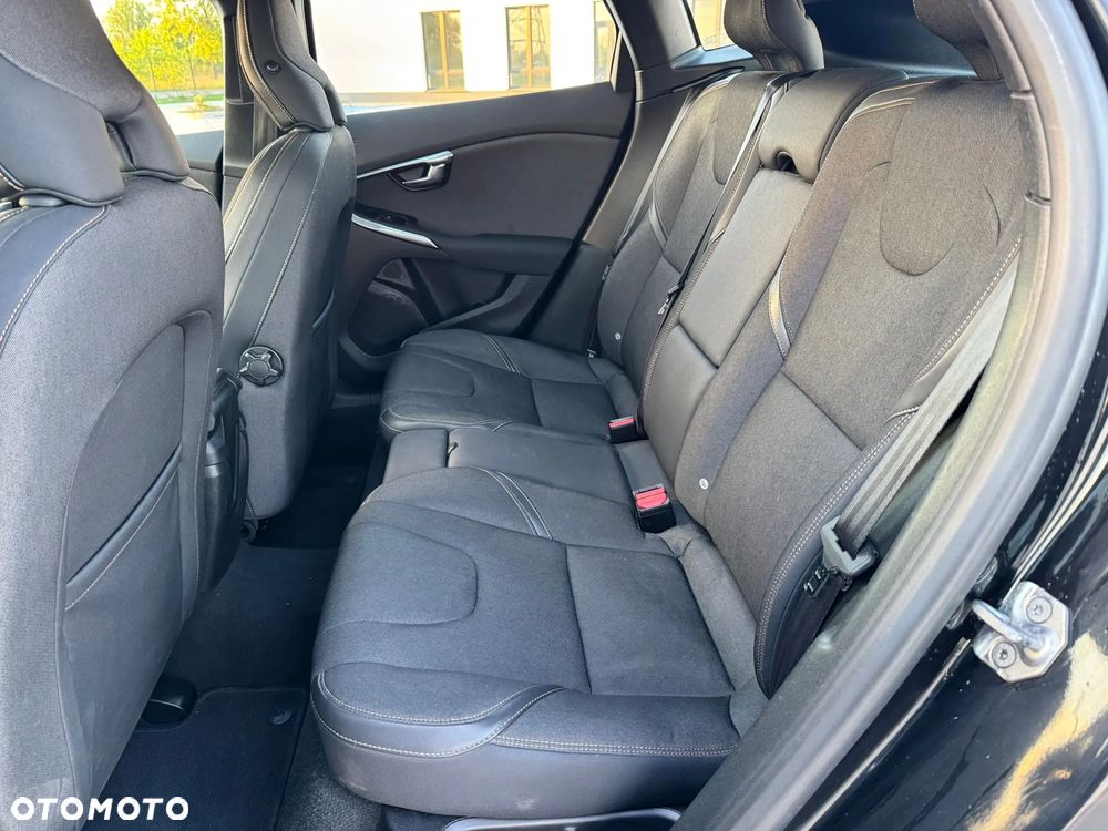 Volvo V40 T4 R-Design - 18