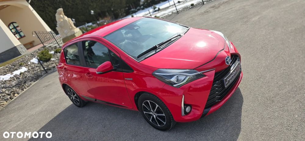 Toyota Yaris Hybrid 100 Premium EU6 - 17