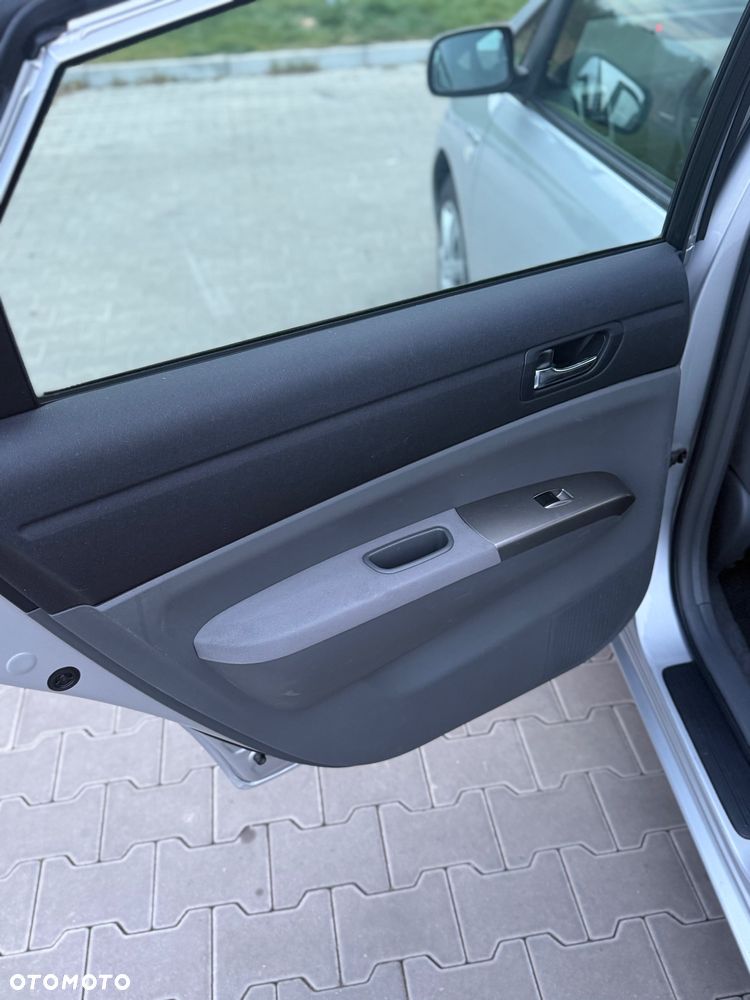 Toyota Prius 1.5 VVT-i Sol (nav) - 19