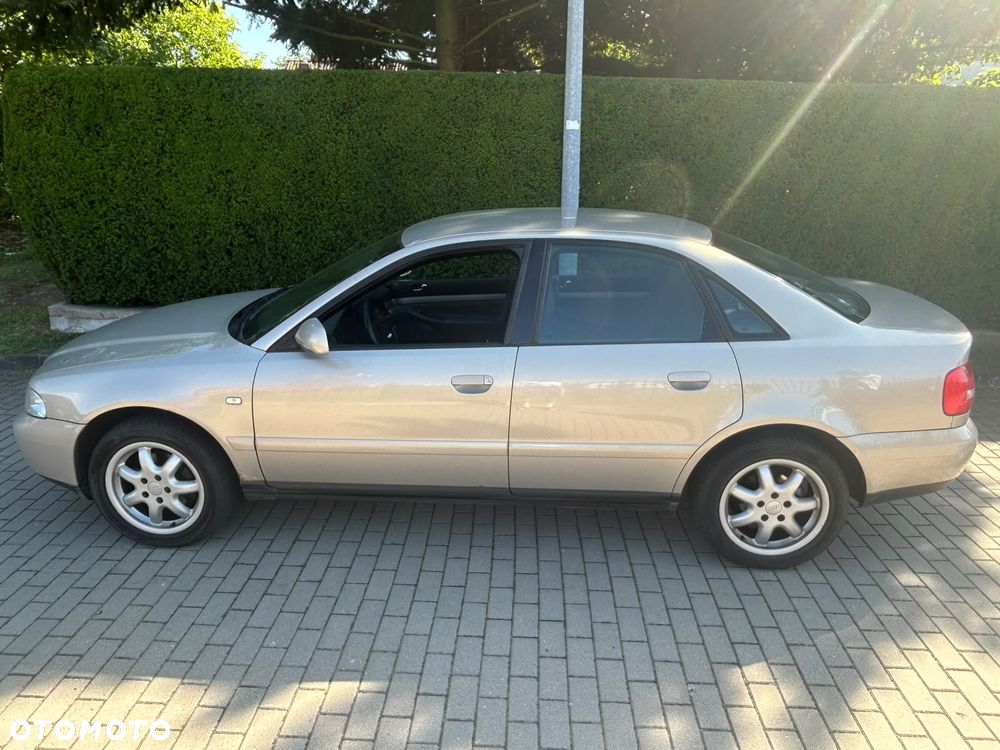 Audi A4 Limousine - 14
