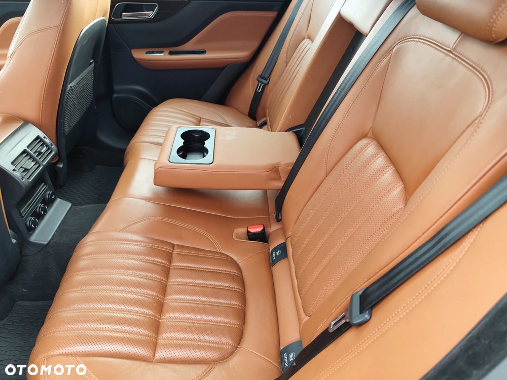 Jaguar F-Pace - 14