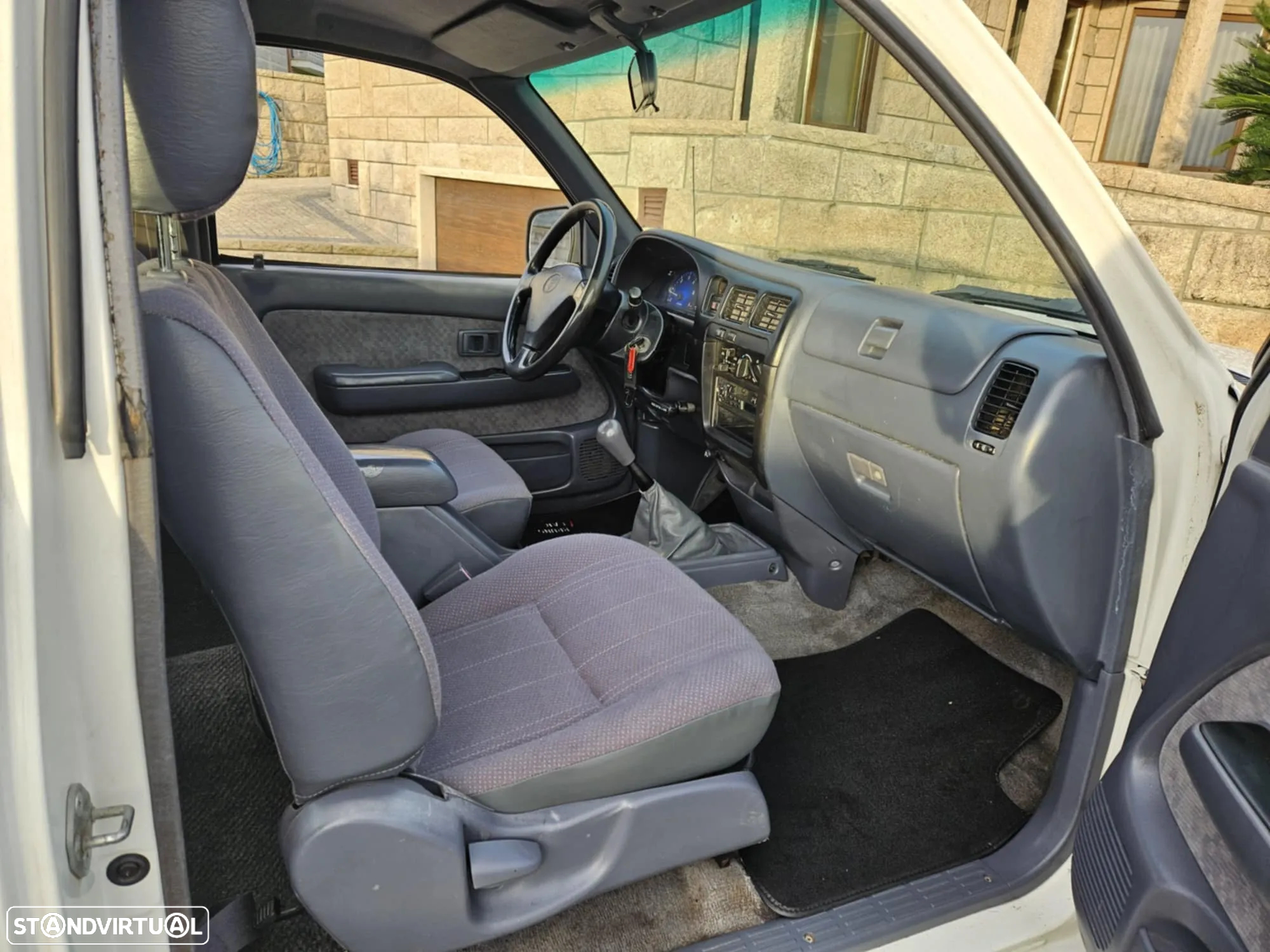 Toyota HILUX KDN 150 - 15