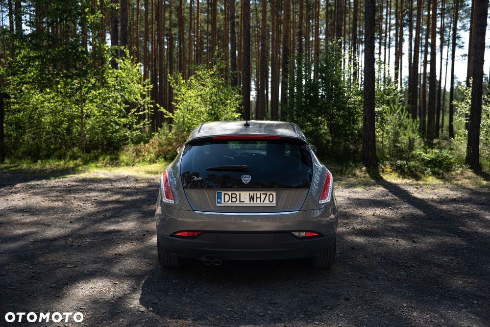 Lancia Delta 1.9 MJ TB Oro - 4