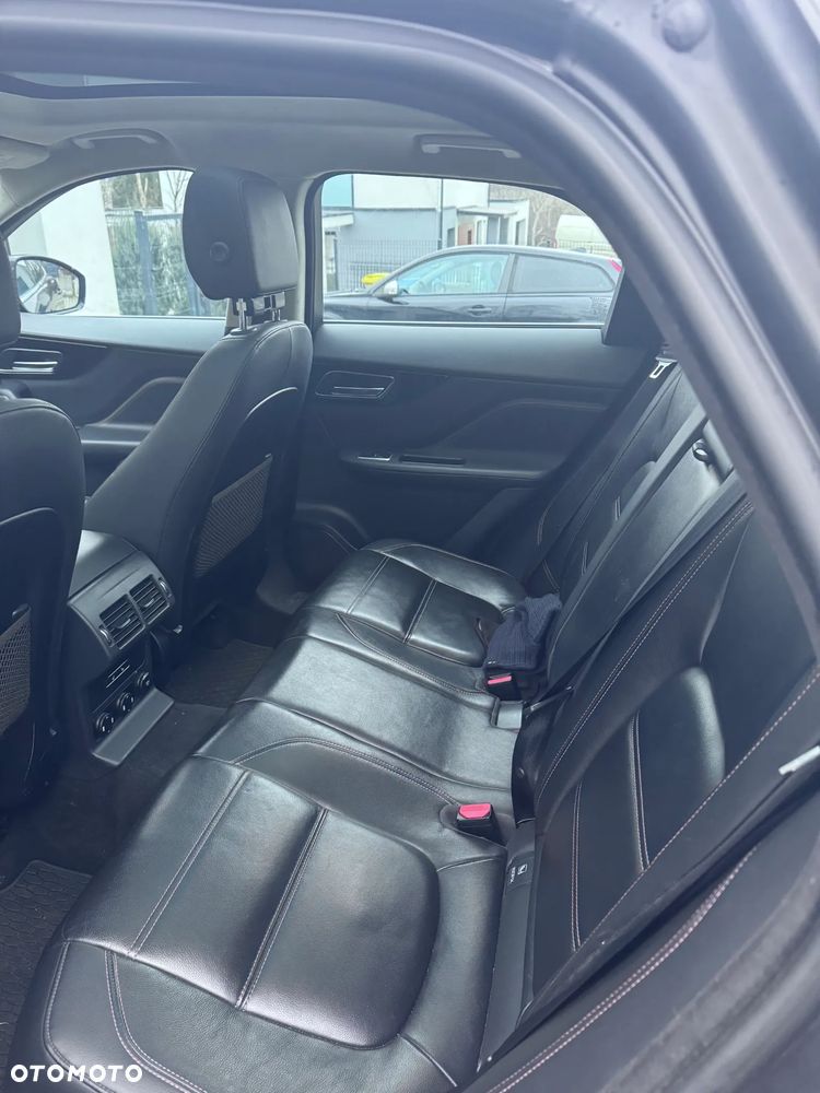 Jaguar F-Pace 2.0 i4P AWD Prestige - 11