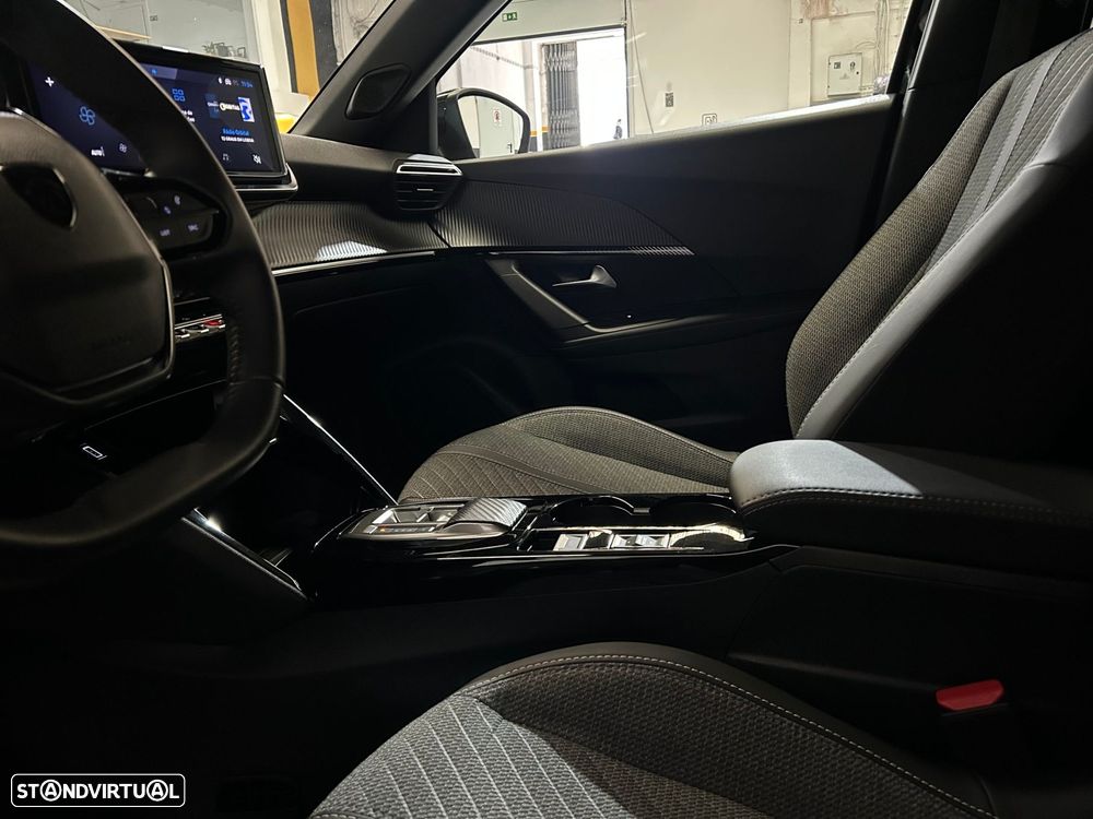 Peugeot 2008 1.2 Hybrid Allure e-DCS6 - 42