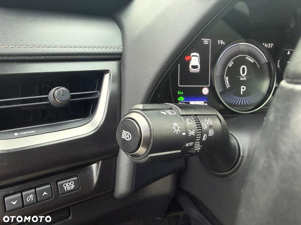 Lexus UX 250h Elegance 2WD - 18