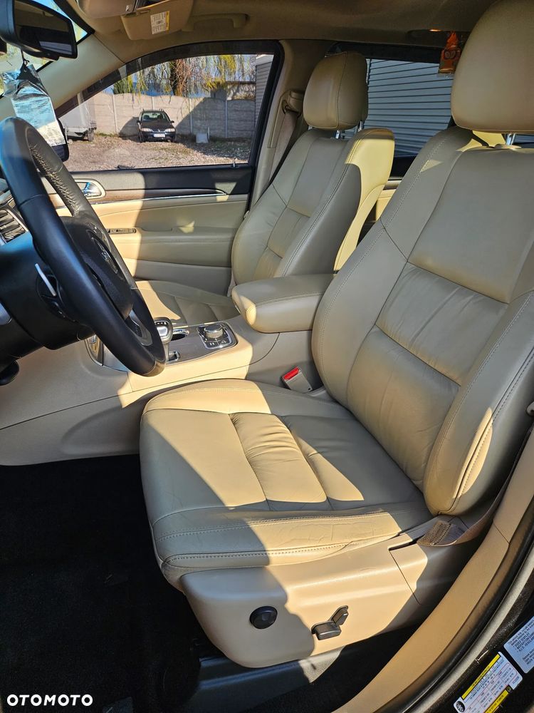 Jeep Grand Cherokee - 16