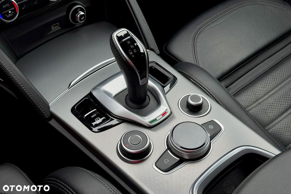 Alfa Romeo Stelvio 2.0 Turbo Veloce Q4 - 17