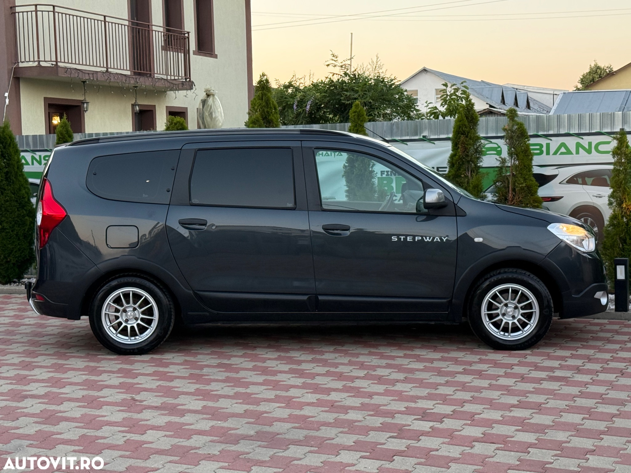 Dacia Lodgy 1.5 dCi Stepway - 12