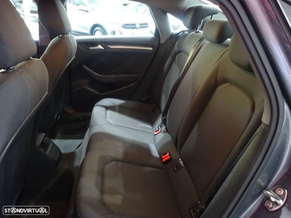 Audi A3 Limousine 30 TDI - 28