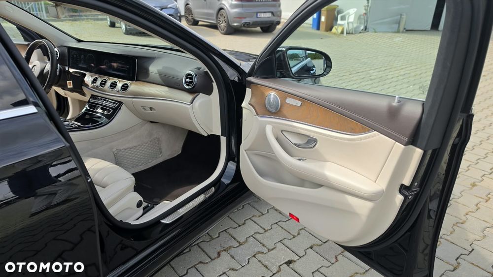 Mercedes-Benz Klasa E - 16