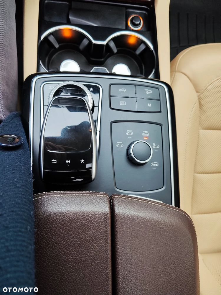 Mercedes-Benz GLS - 22