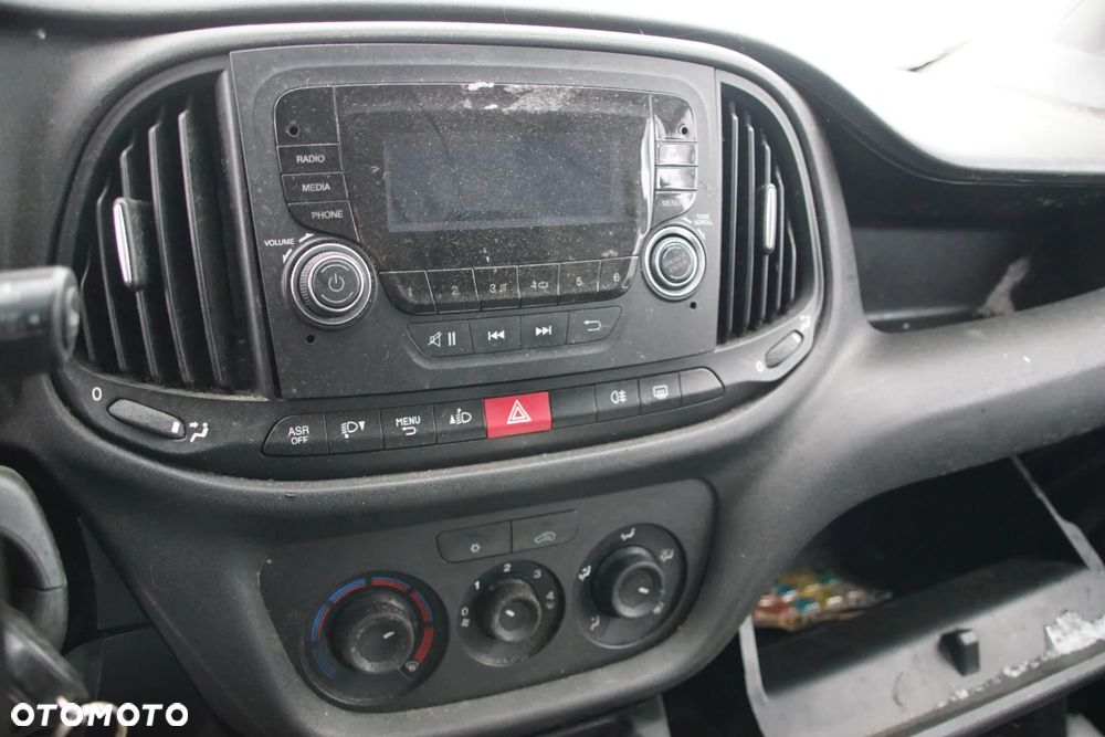 Auto na części - Fiat Doblo II Lift 1.3 MultiJet 90 KM 263A2000 71798299 249 2015R Silnik Skrzynia Drzwi Klapa Zderzak Lampa Lusterko Szyba Deska Kokpit Sterownik Moduł Czujnik Licznik Wyświetlacz Panel Kierownica - 12