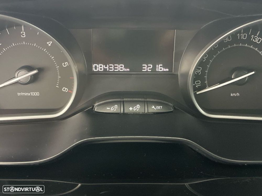 Peugeot 2008 1.6 BlueHDi Style - 9