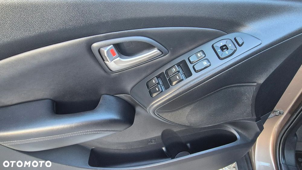 Hyundai ix35 1.7 CRDi 2WD blue Finale Gold - 21