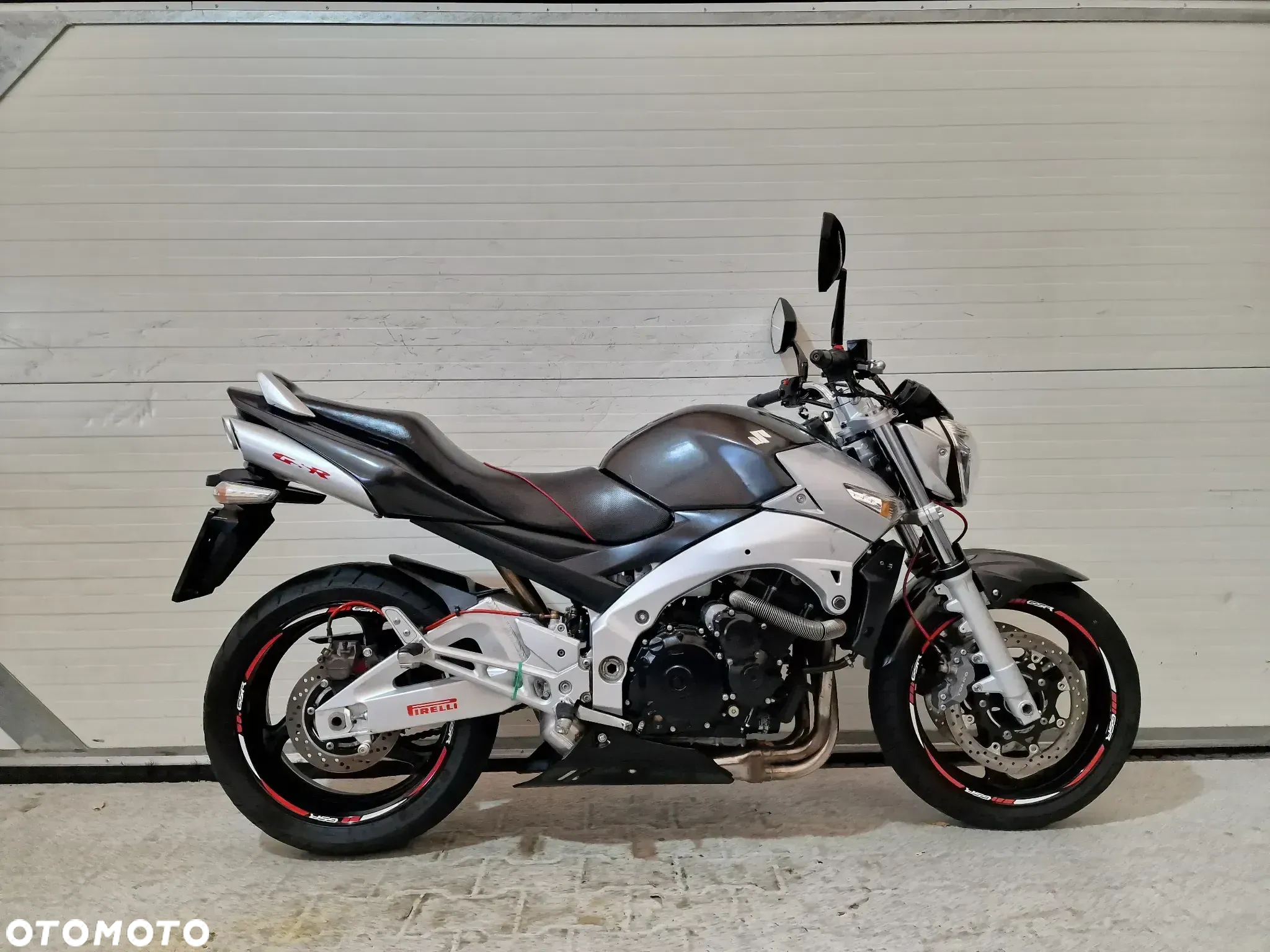 Suzuki GSR - 3