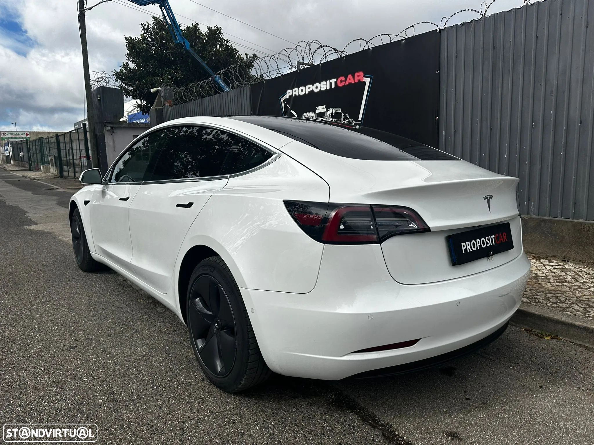 Tesla Model 3 Standard Range Plus RWD - 4