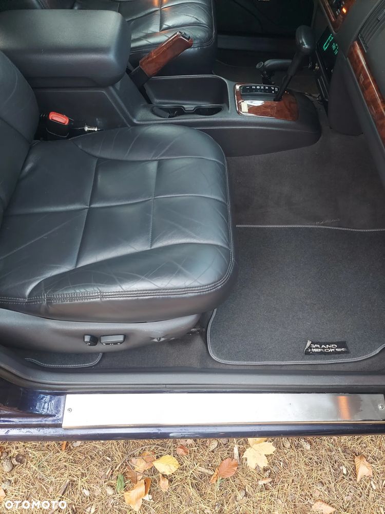 Jeep Grand Cherokee - 19
