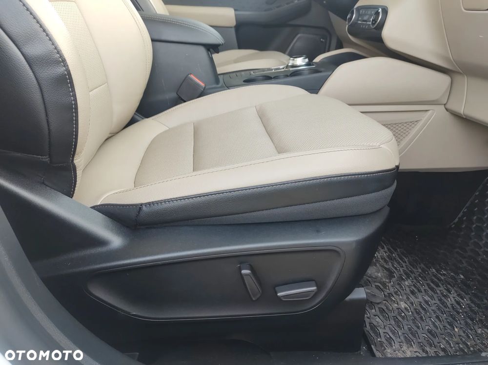 Ford Kuga 2.5 Duratec FHEV 4x4 TITANIUM - 16
