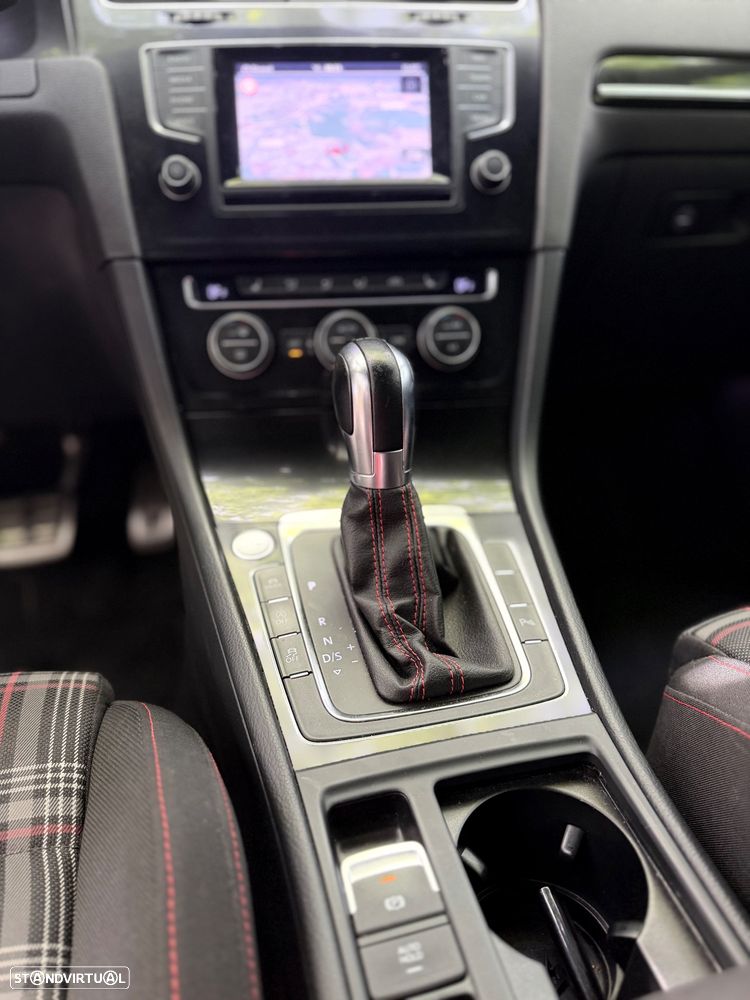VW Golf GTI Performance BlueMotion DSG - 11