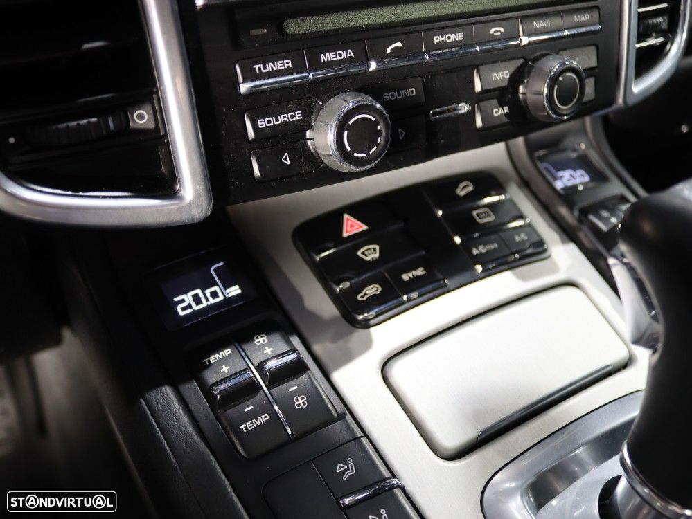 Porsche Cayenne Platinum Edition - 27