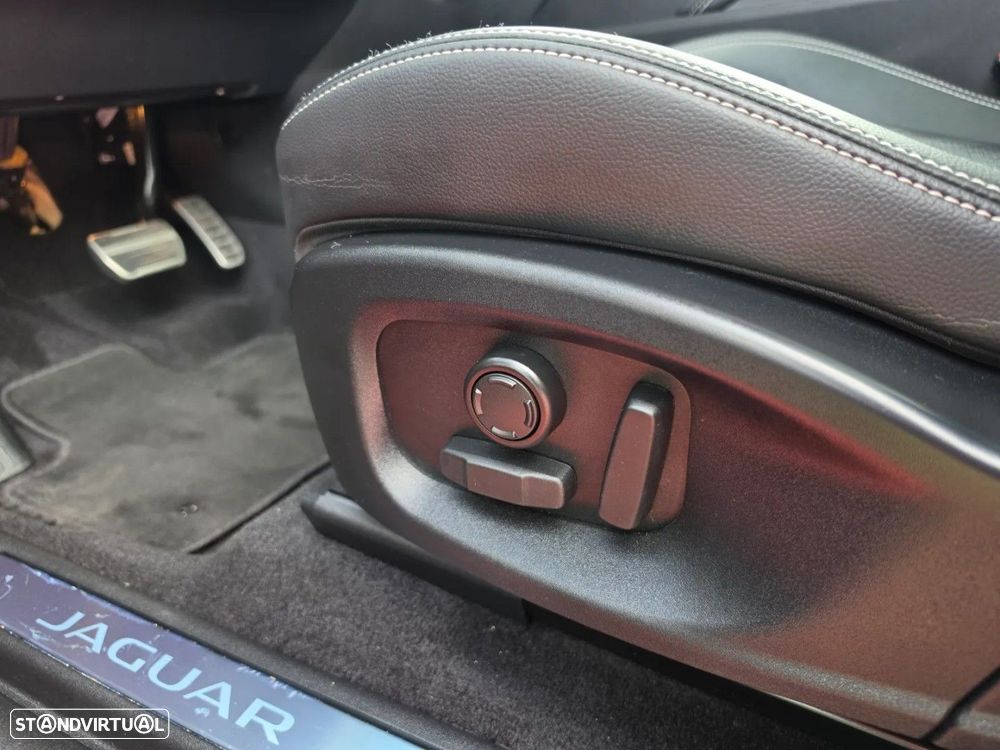 Jaguar E-Pace - 12